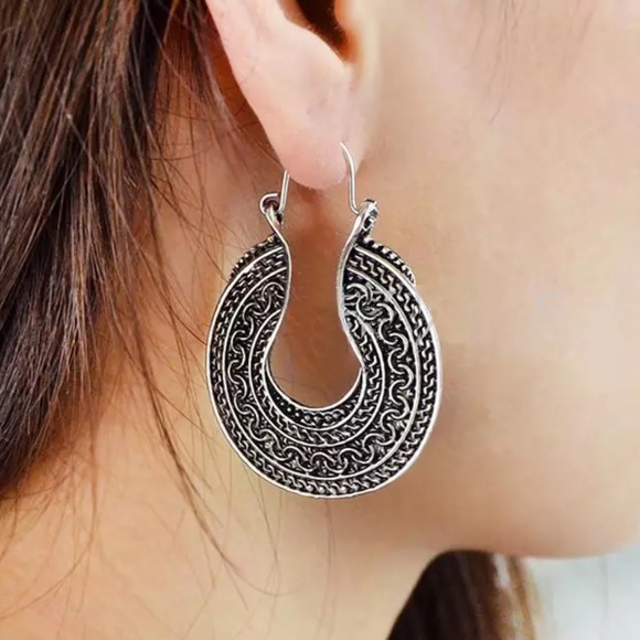 Jewelry - New Antique Silver Color Hollow Arabesquitic Hoops